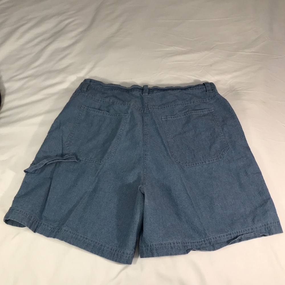 Shorts - Picture 2 of 4